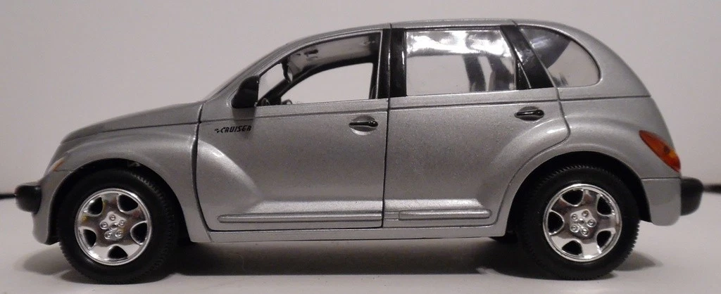 Diecast 2000 PT Cruiser 1/24 Boley New