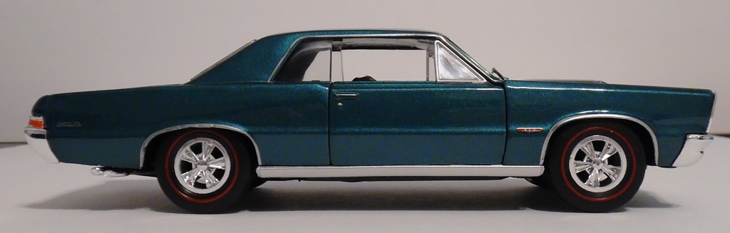 Diecast Green 1965 Pontiac GTO 1/24 Welly New