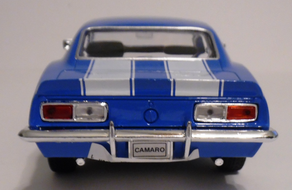 Diecast Blue 1968 Camaro Z28 Welly 1/24 New