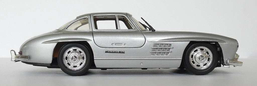 Silver Revell Mercedes 300 SL 1/24 Diecast Car Pre-Owned