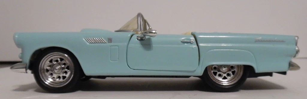 Diecast 1956 Ford Thunderbird 1/24 Pre-Owned