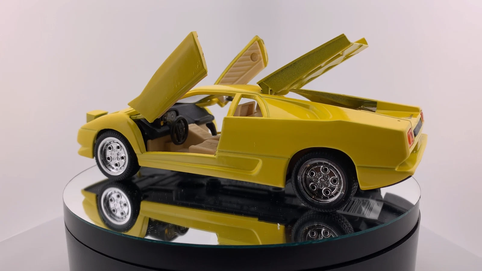 Yellow Lamborghini Diablo Diecast Car 1/24 Sunnyside New