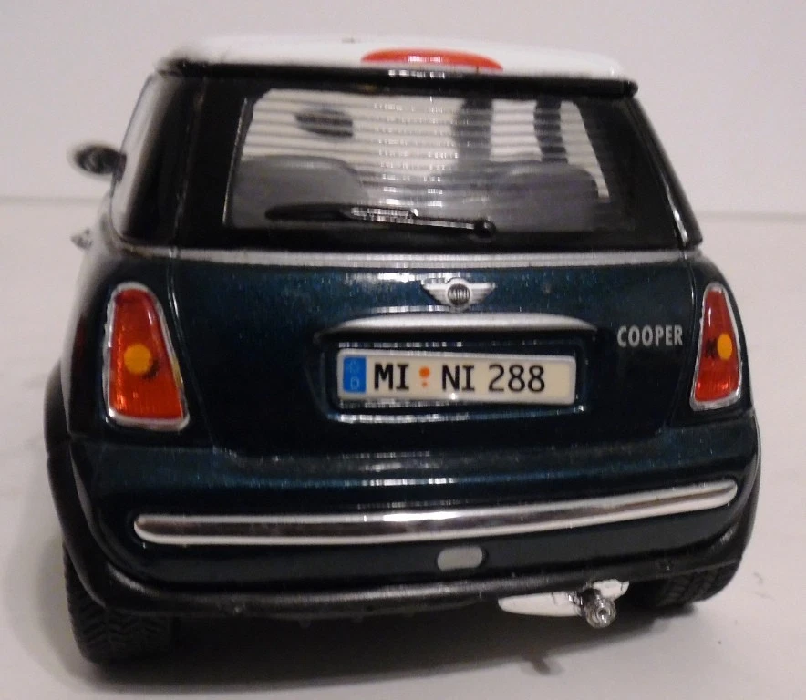Diecast 2001 Mini Cooper 1/24 Pre-Owned
