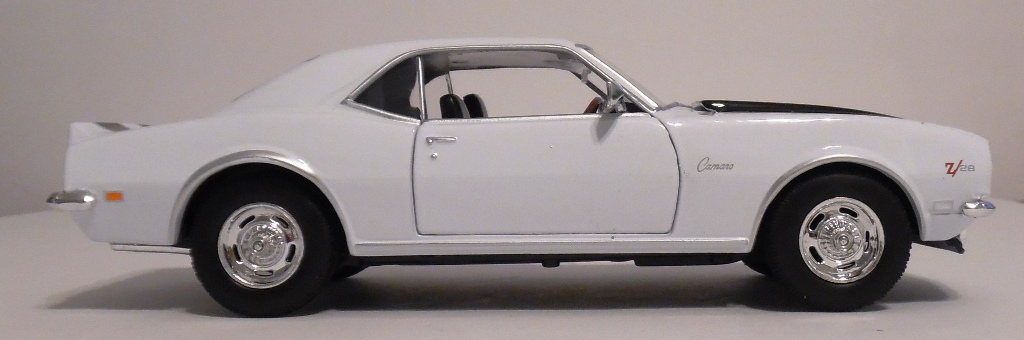 Diecast White 1968 Camaro Z28 Welly 1/24 New