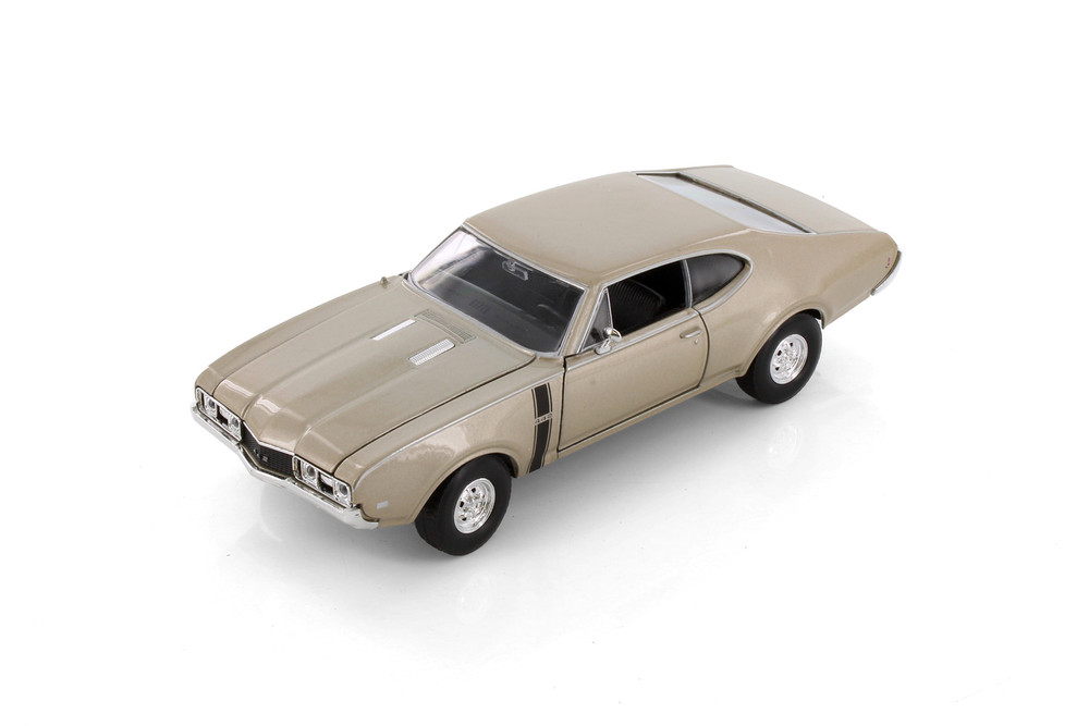 Diecast 1968 Gold Oldsmobile 442 Welly 1/24 New