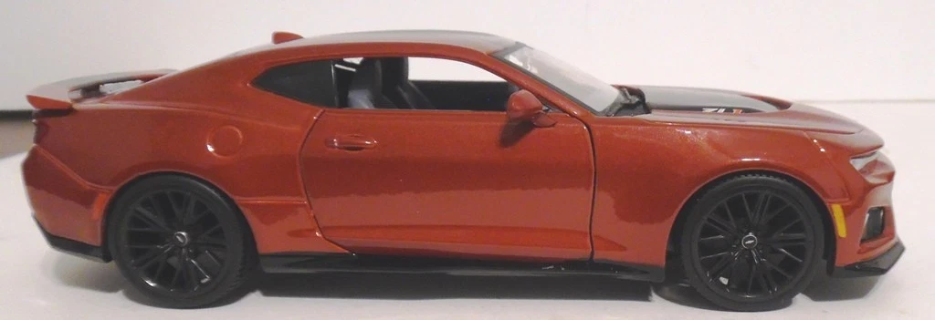Diecast 2017 Chevy Camaro ZL1 Maisto 1/24 Pre-Owned
