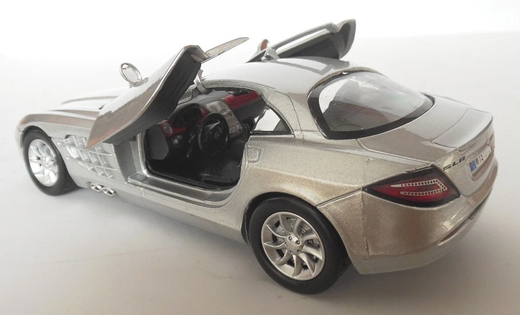 Mercedes-Benz SLR McLaren Diecast Car 1/24 Motor Max Pre-Ow