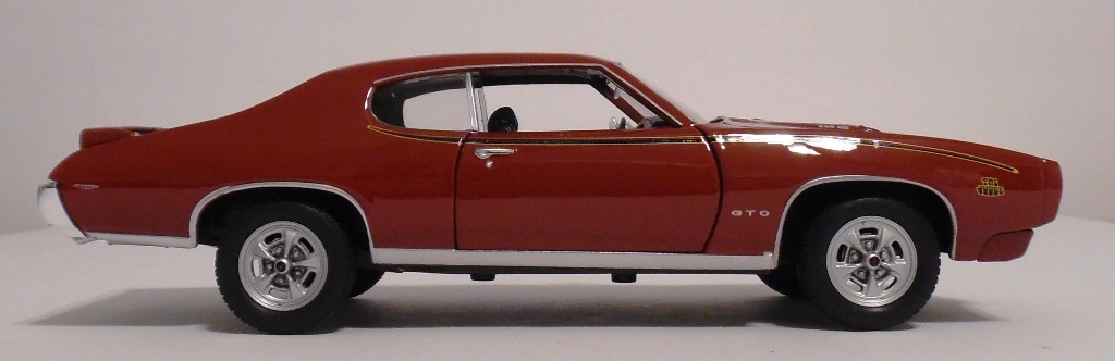 Diecast Maroon 1969 Pontiac GTO 1/24 Welly New