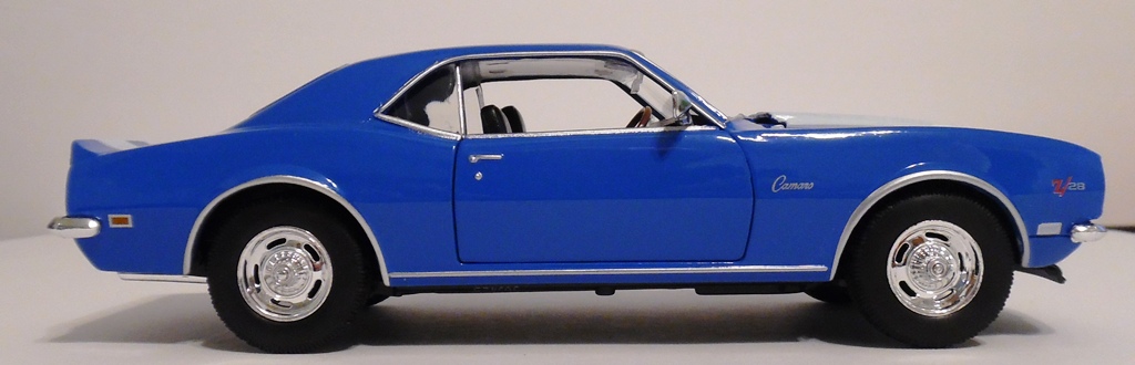 Diecast Blue 1968 Chevy Camaro Z28 Welly 1/24 New