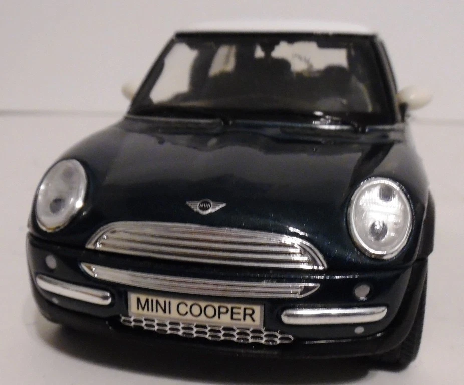 Diecast 2001 Mini Cooper 1/24 Pre-Owned