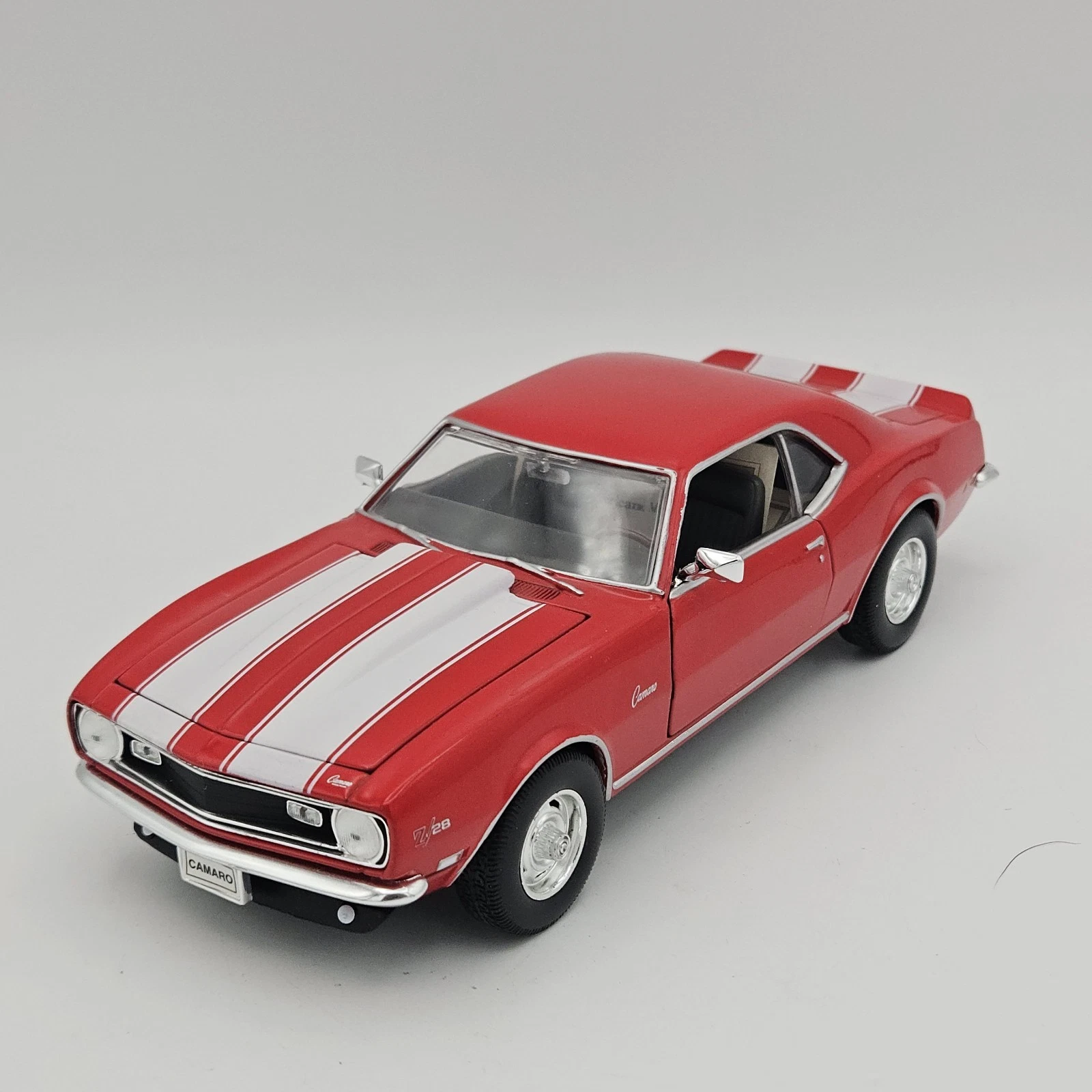 Diecast Red 1968 Chevy Camaro Z28 Welly 1/24 New
