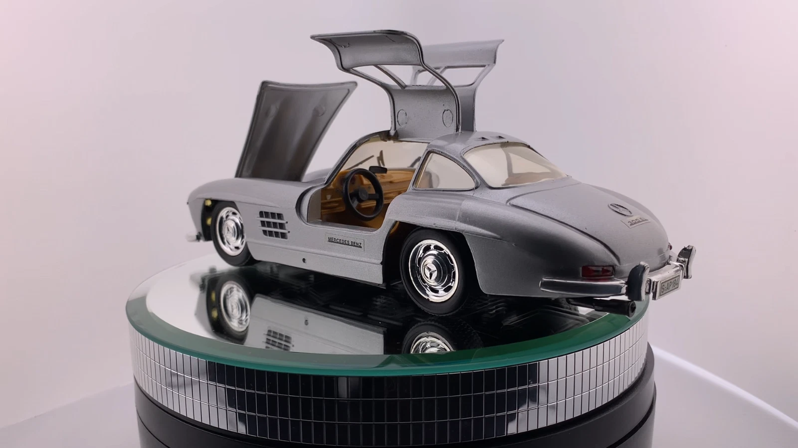 Silver Revell Mercedes 300 SL 1/24 Diecast Car Pre-Owned