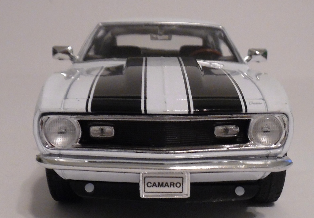 Diecast White 1968 Chevy Camaro Z28 Welly 1/24 New