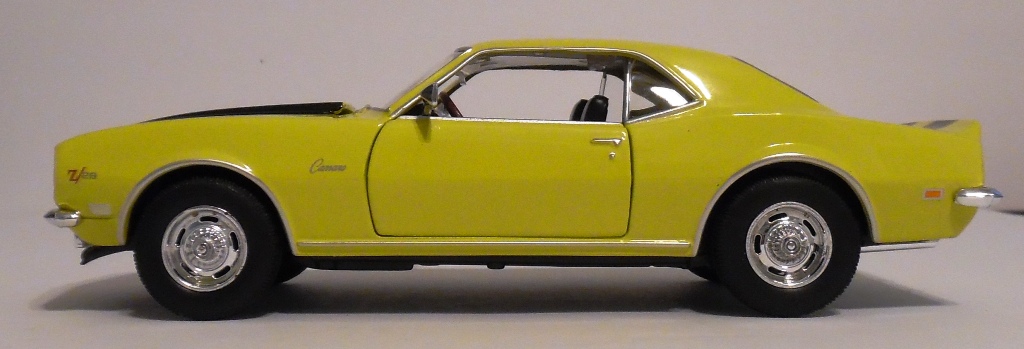 Diecast Yellow 1968 Camaro Z28 Welly 1/24 New
