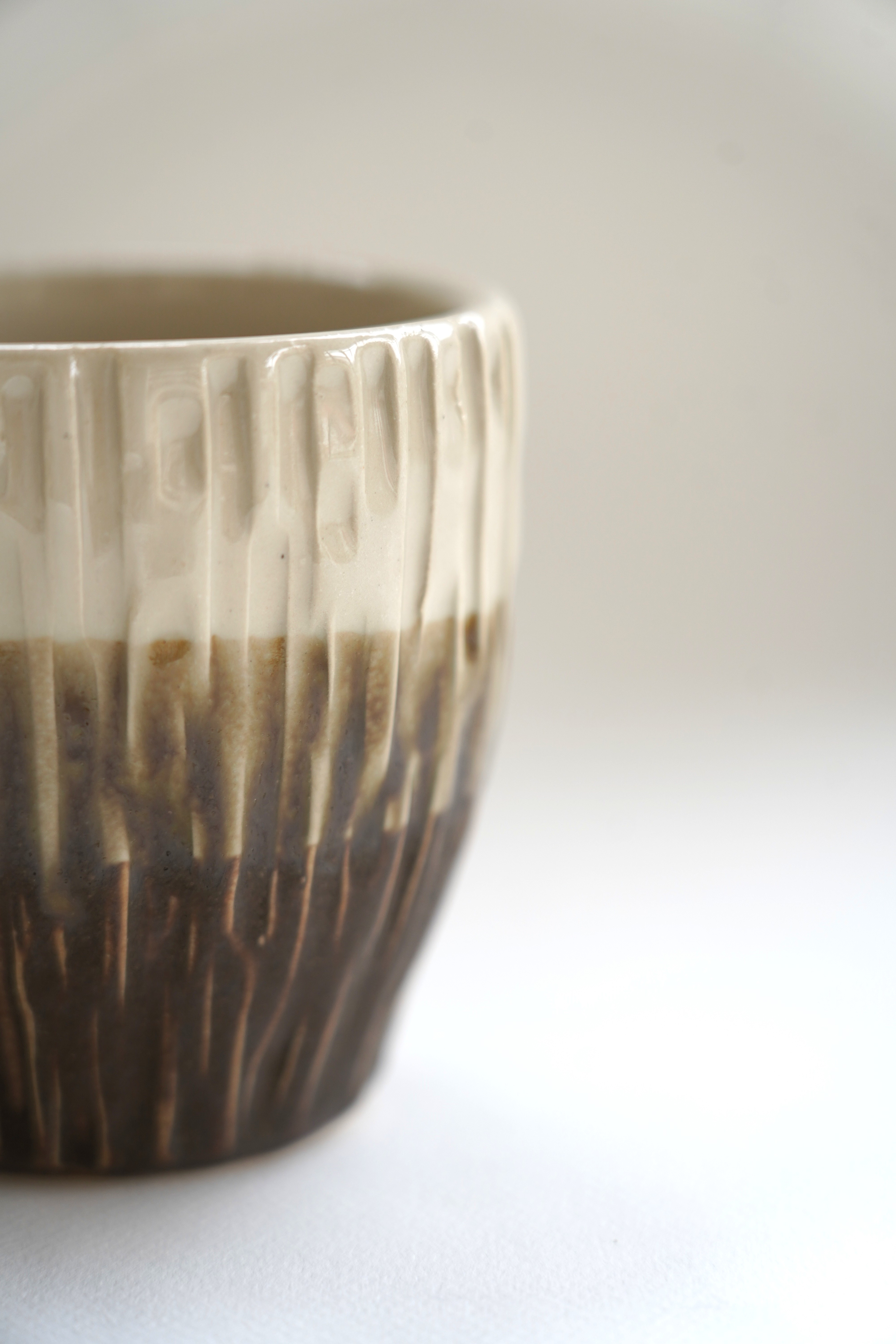 Tasse ronde texturée Bois Brûlé