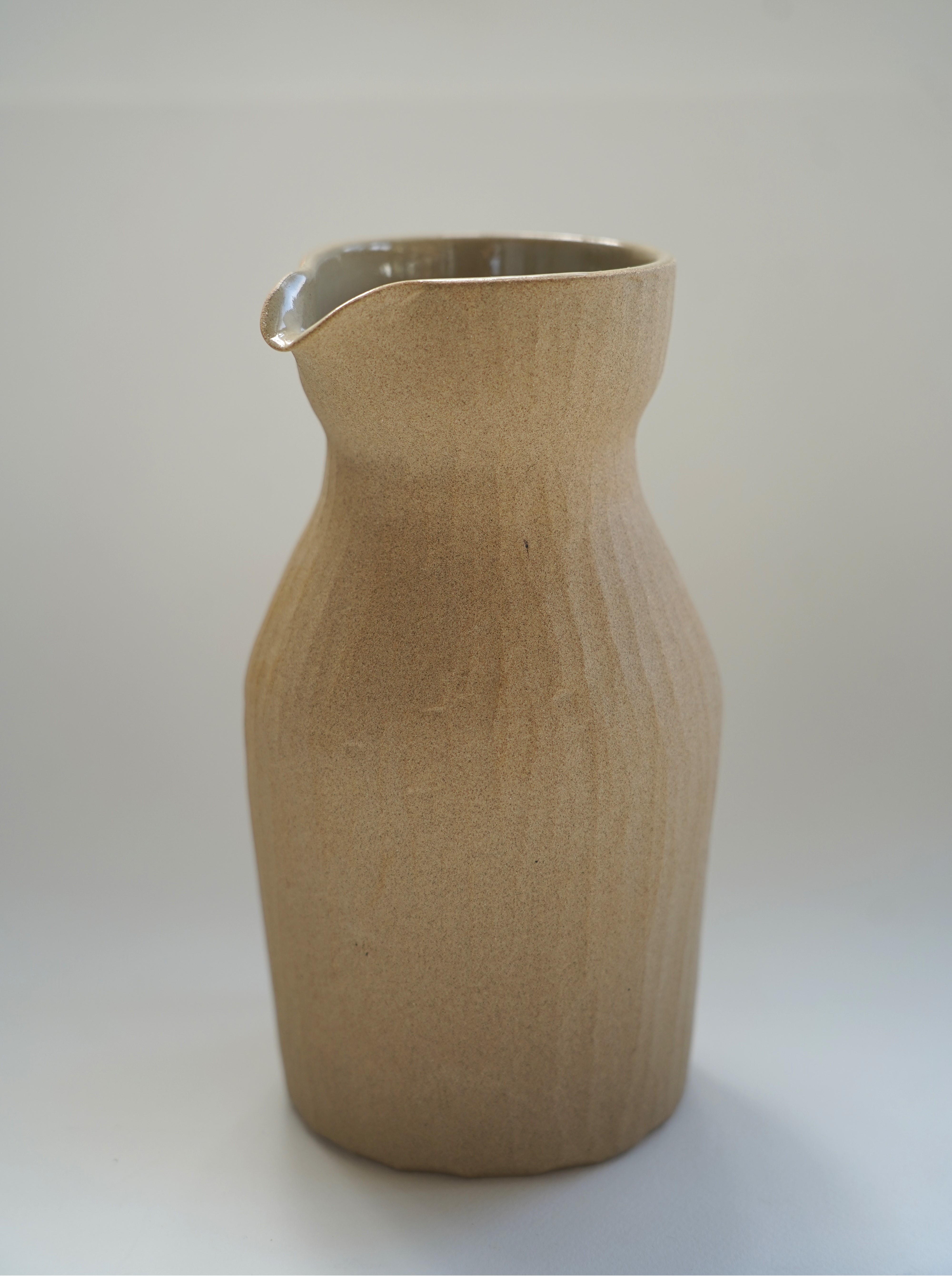 Carafe à eau en Grès caramel