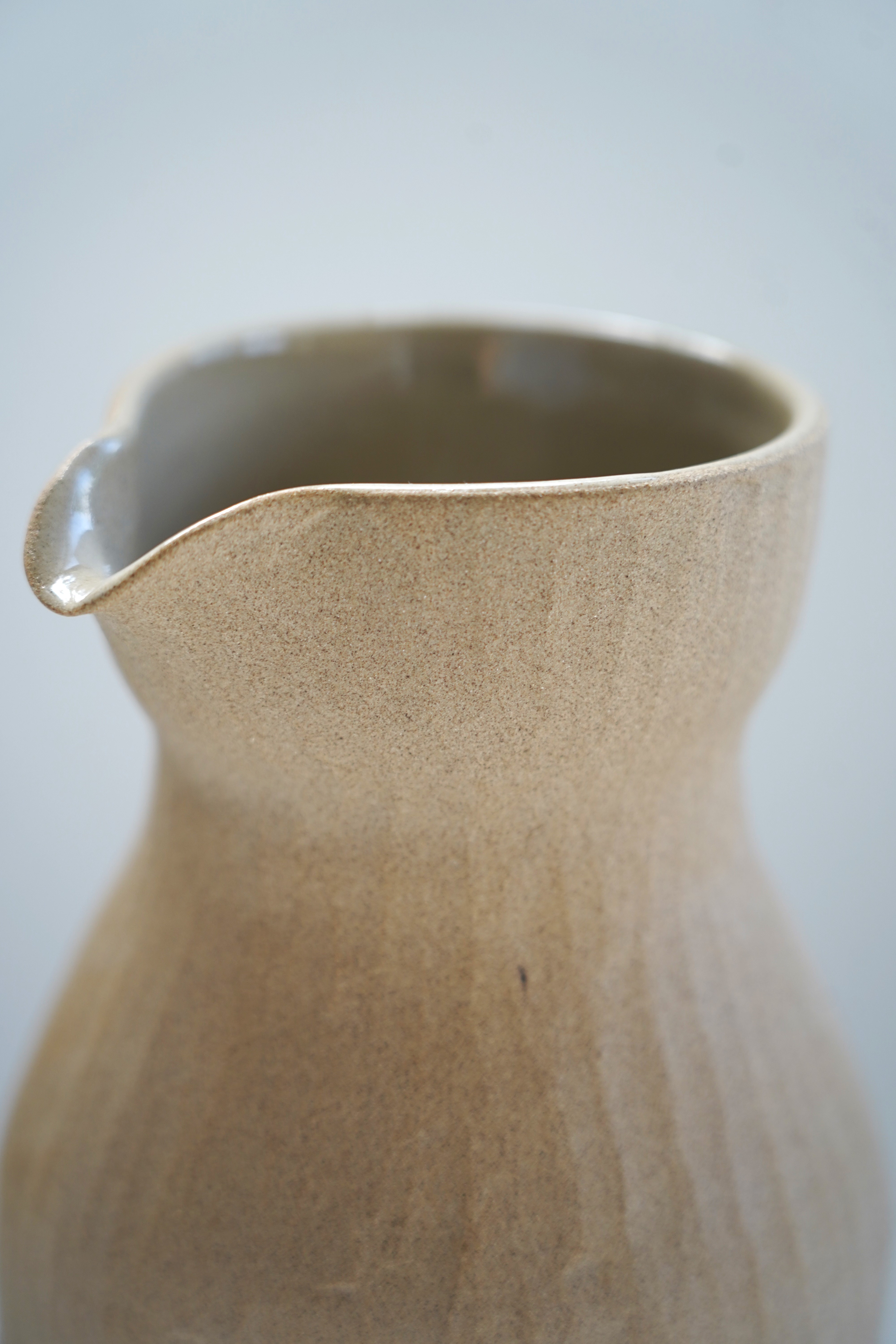 Carafe à eau en Grès caramel