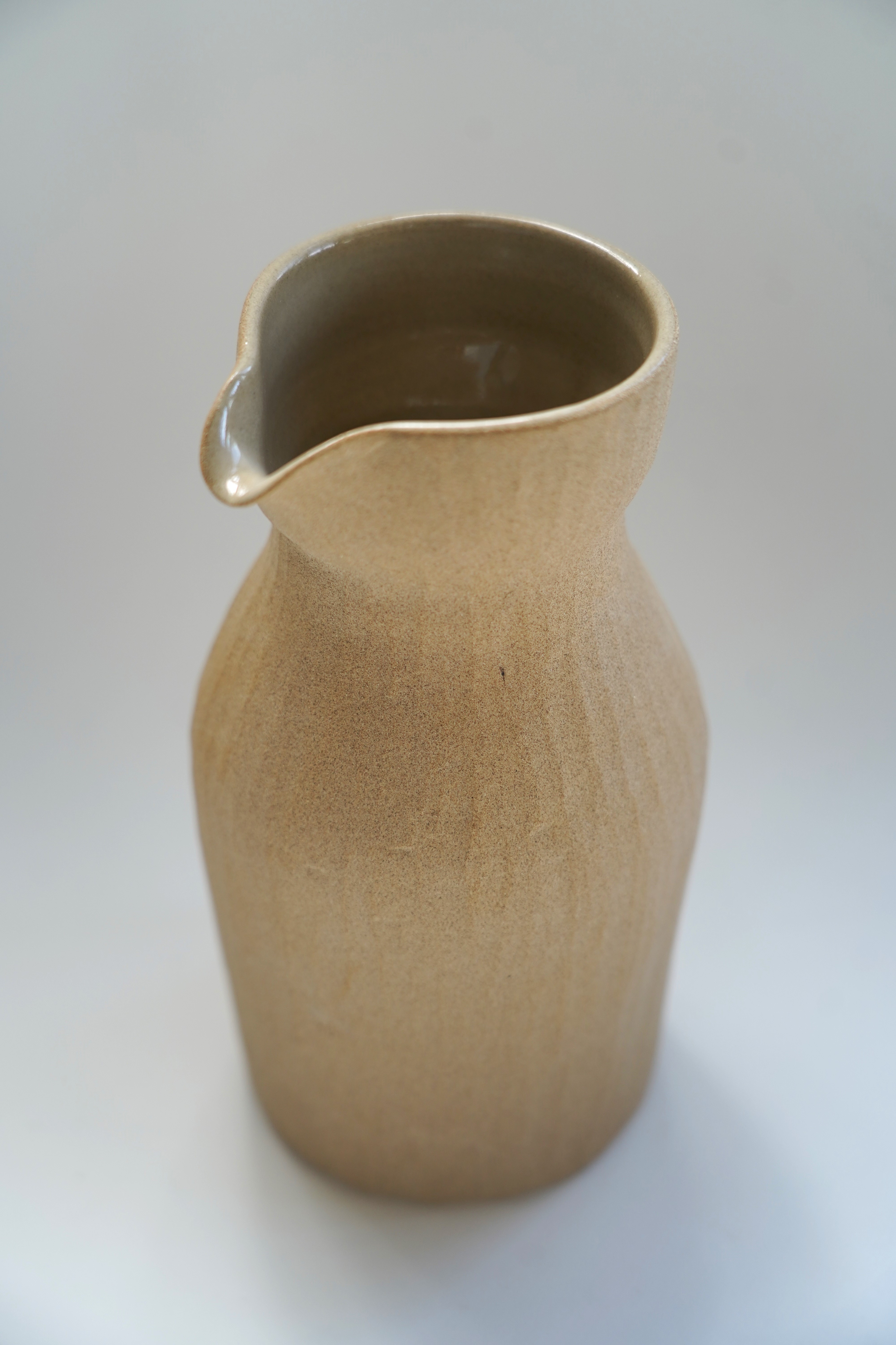 Carafe à eau en Grès caramel