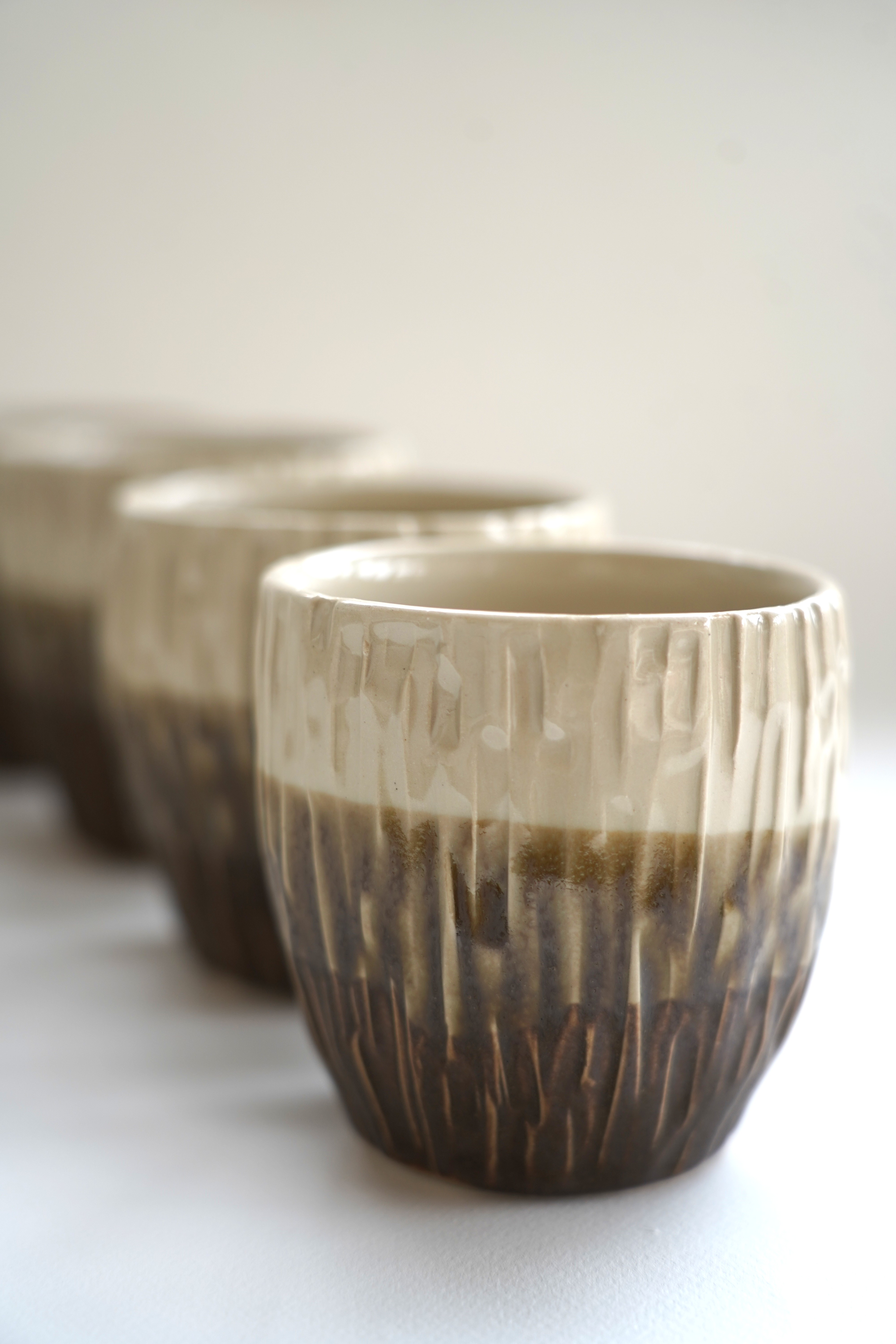 Tasse ronde texturée Bois Brûlé