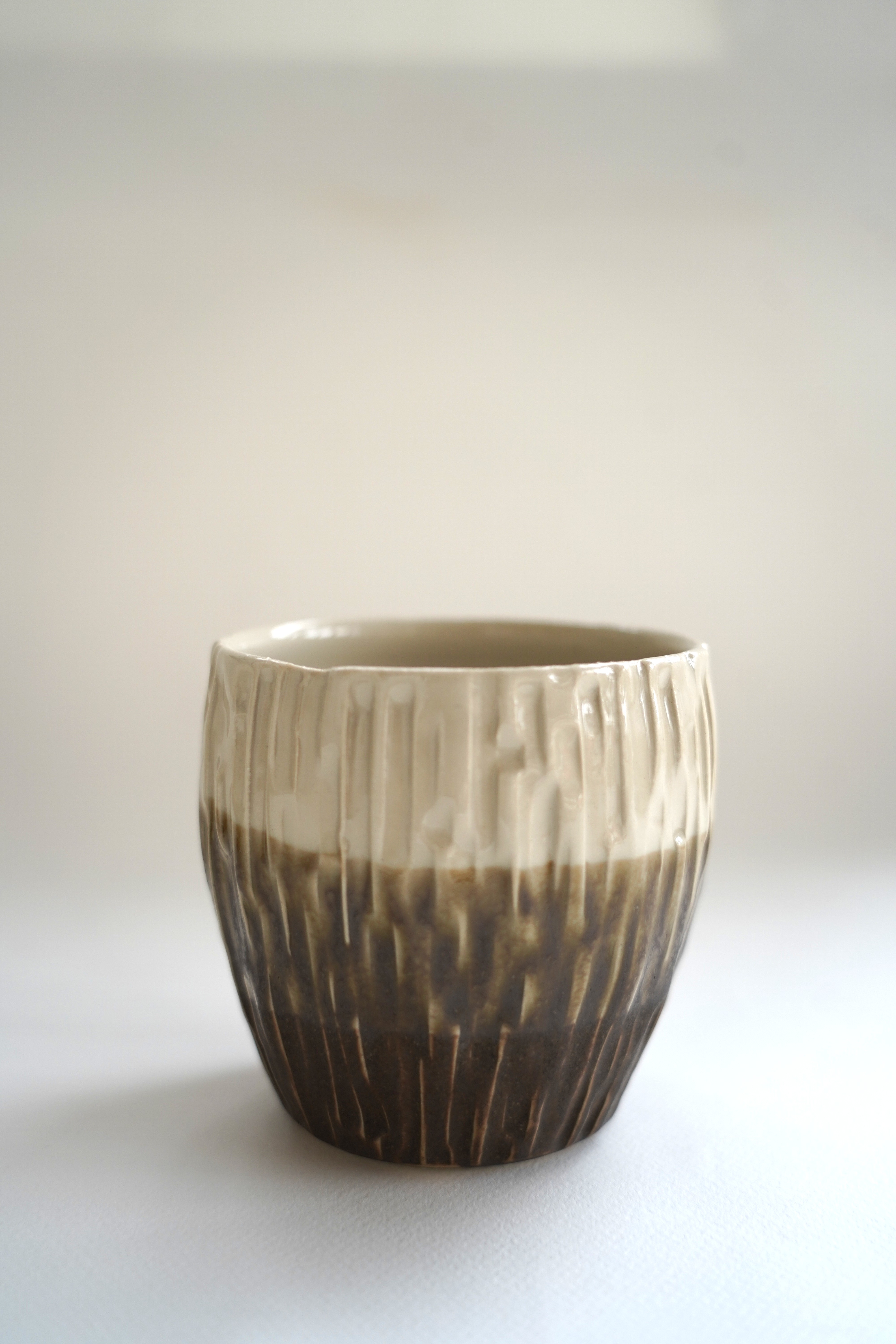 Tasse ronde texturée Bois Brûlé