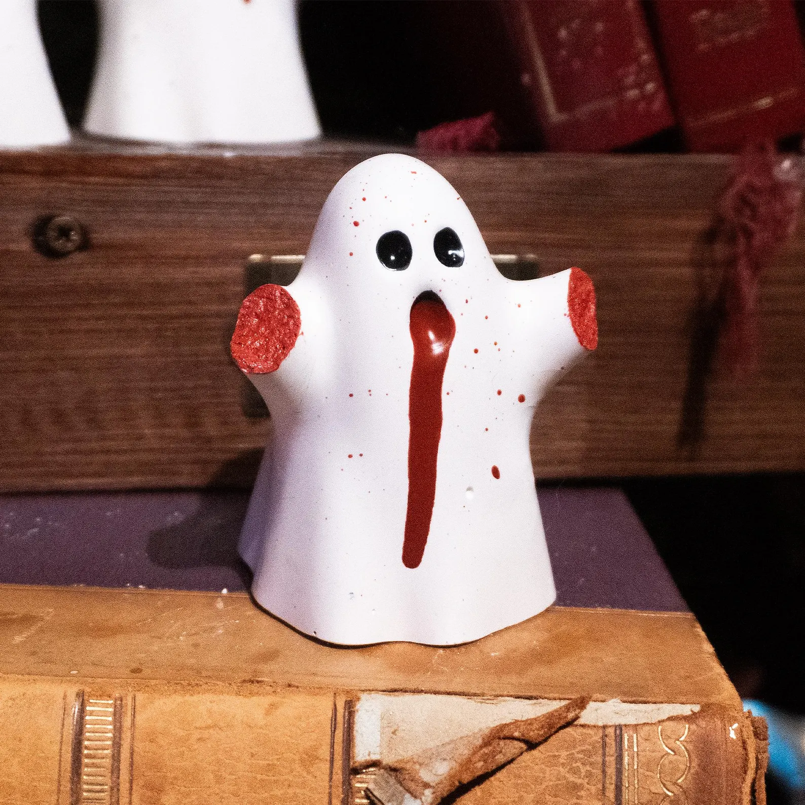 Figurine fantôme maudit en céramique