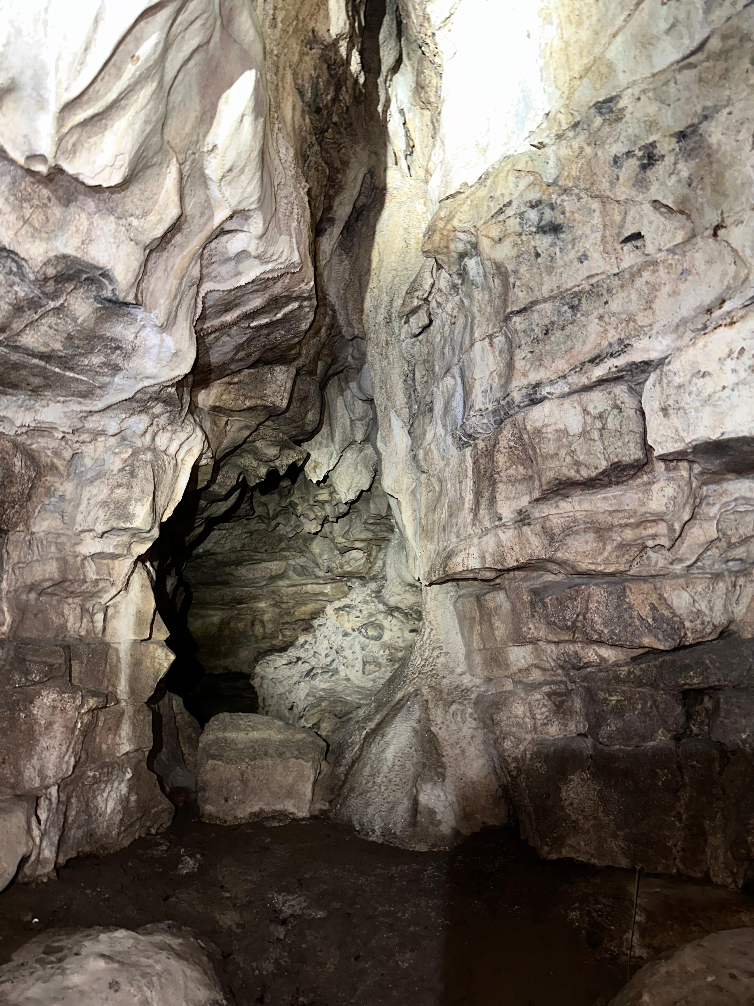 Expedición Completa a Las Cuevas de Tuluní: Senderismo, Body Rafting y Exploración Subterránea