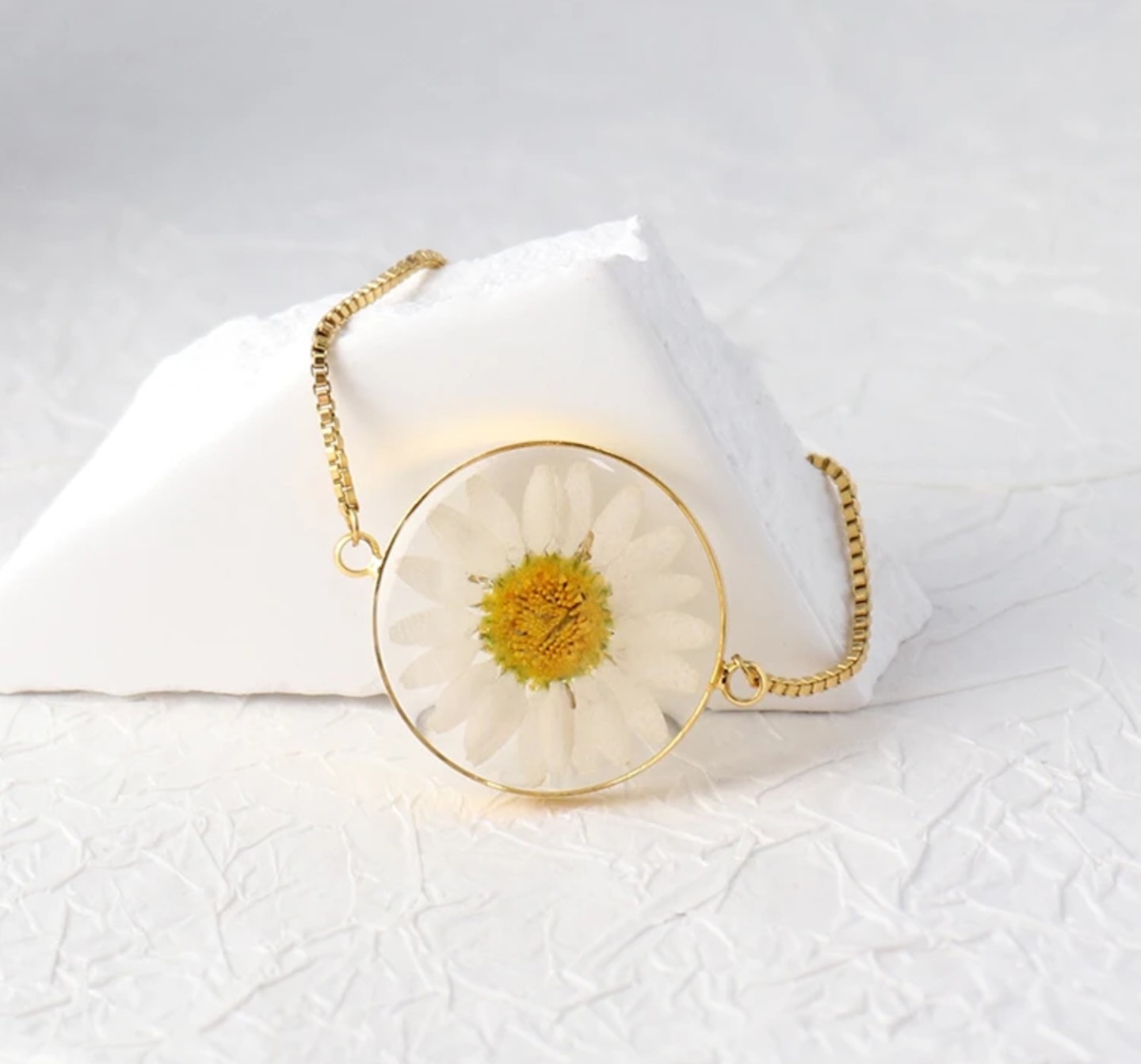 Daisy Resin Bracelet – Real Flower Jewelry in Gold Frame