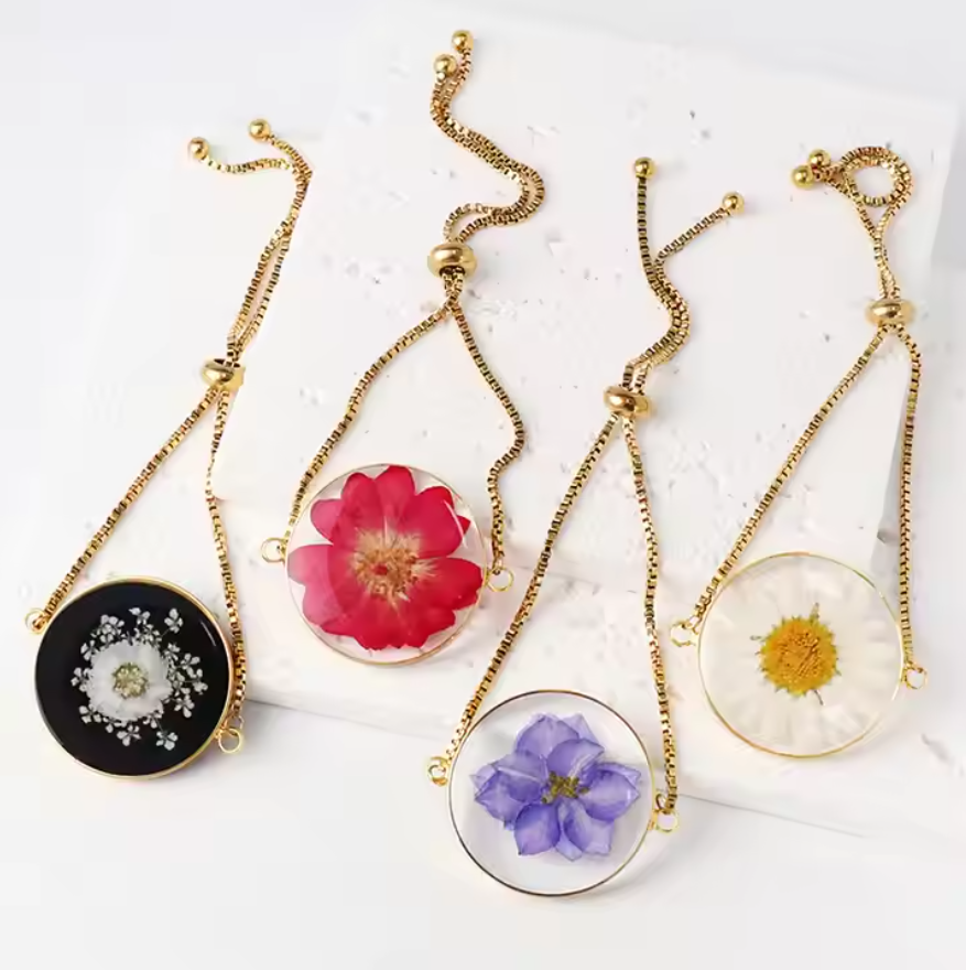 Daisy Resin Bracelet – Real Flower Jewelry in Gold Frame