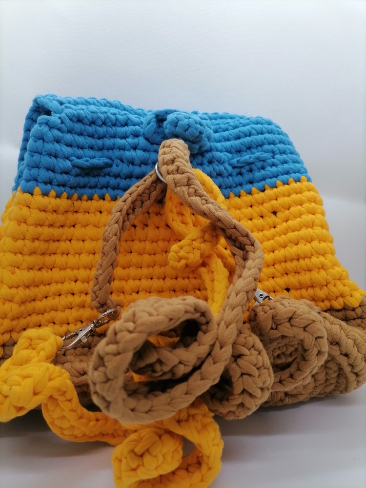 Sac à dos bleu, orange, marron