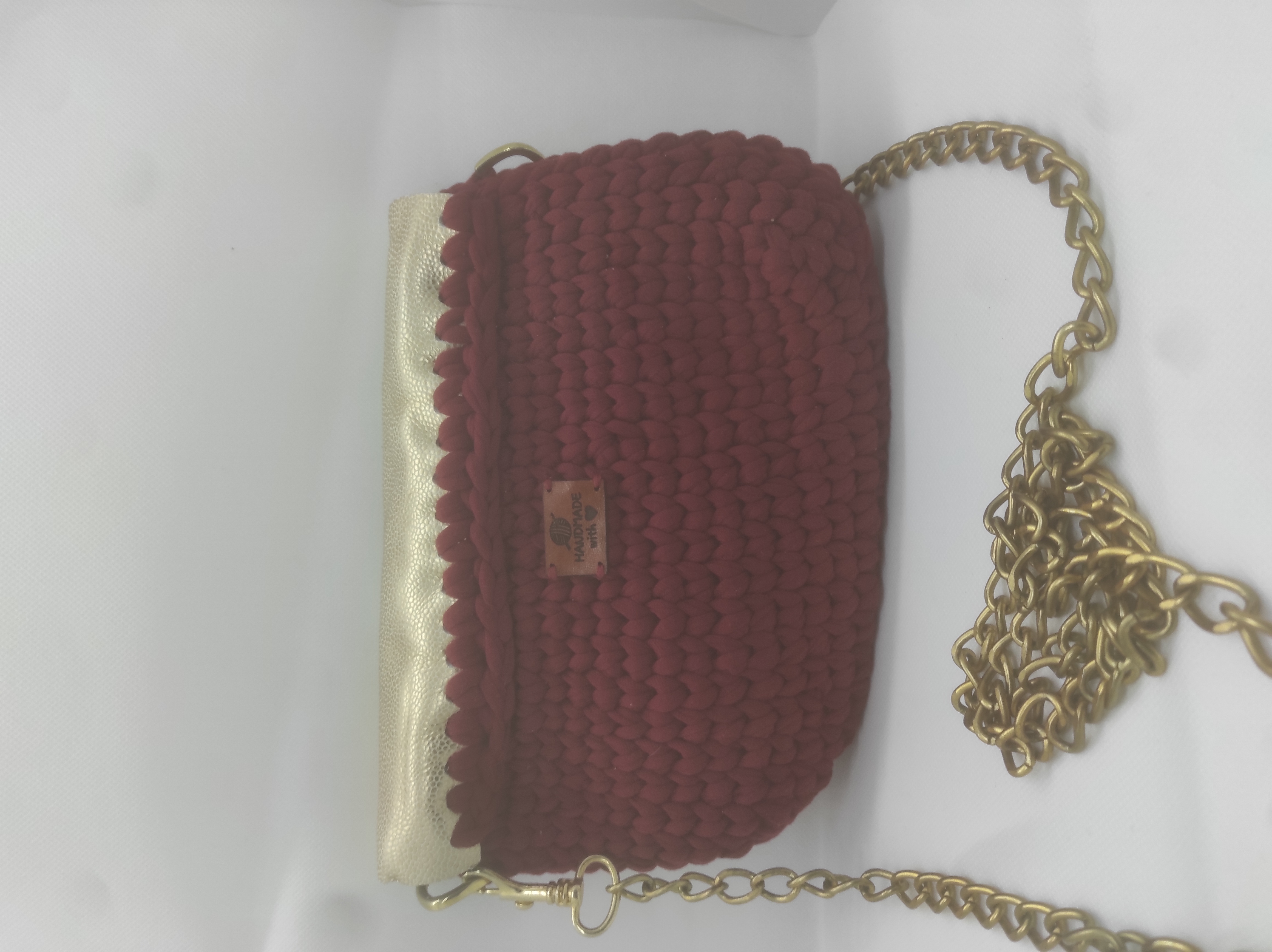 Sac avec chaine doré et rouge 