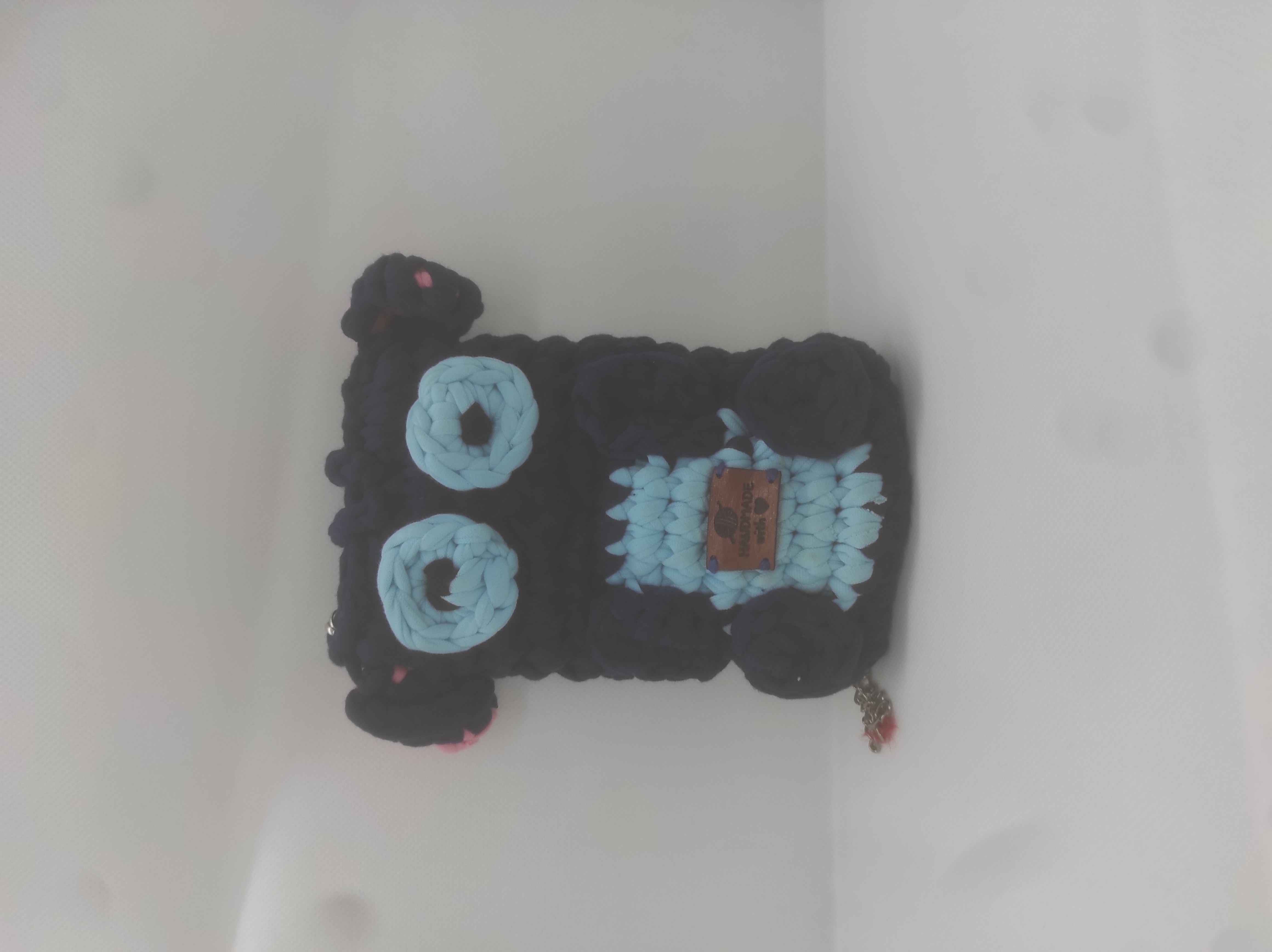 Housse bleue avec deux yeux