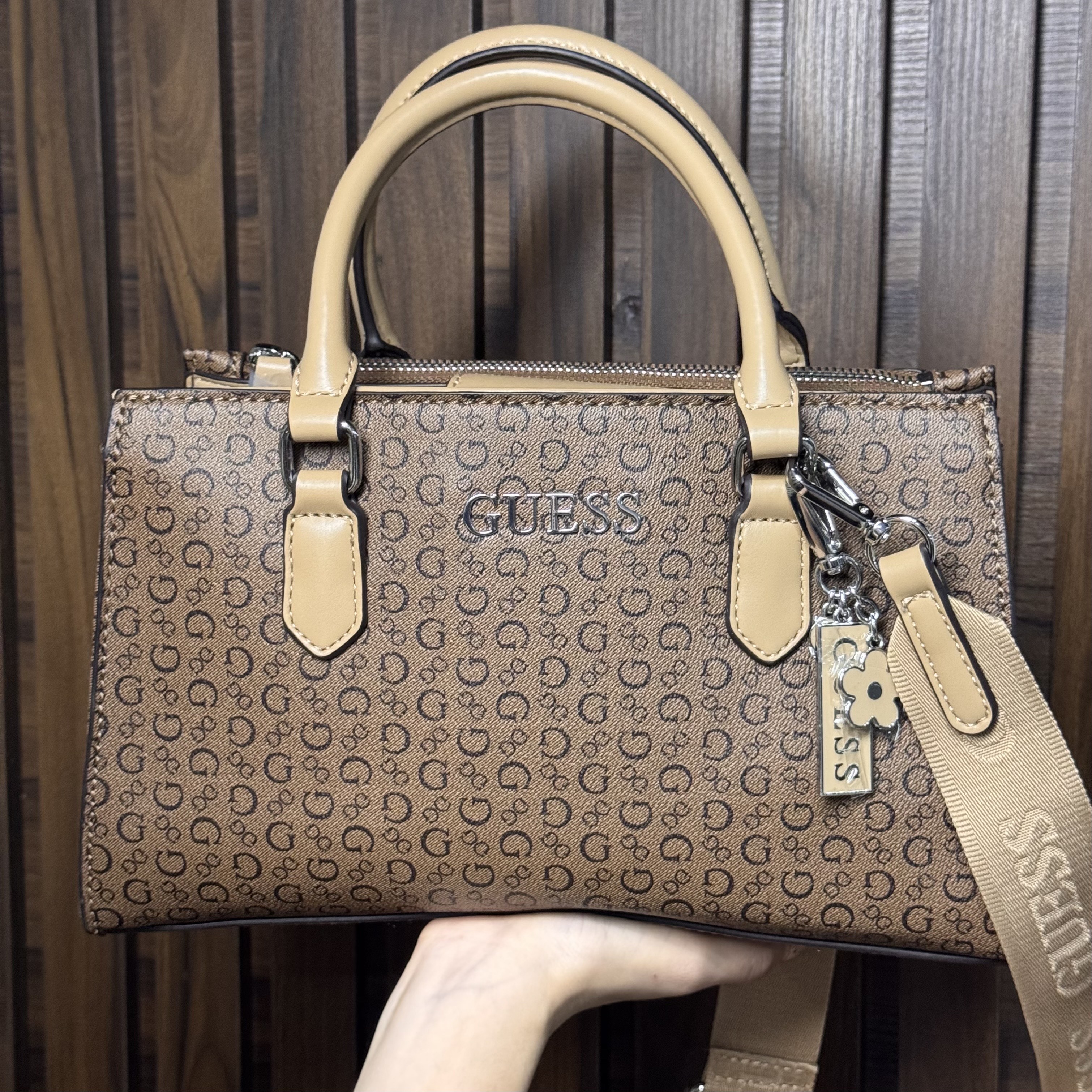 Paquete Bolsas y Carteras Guess