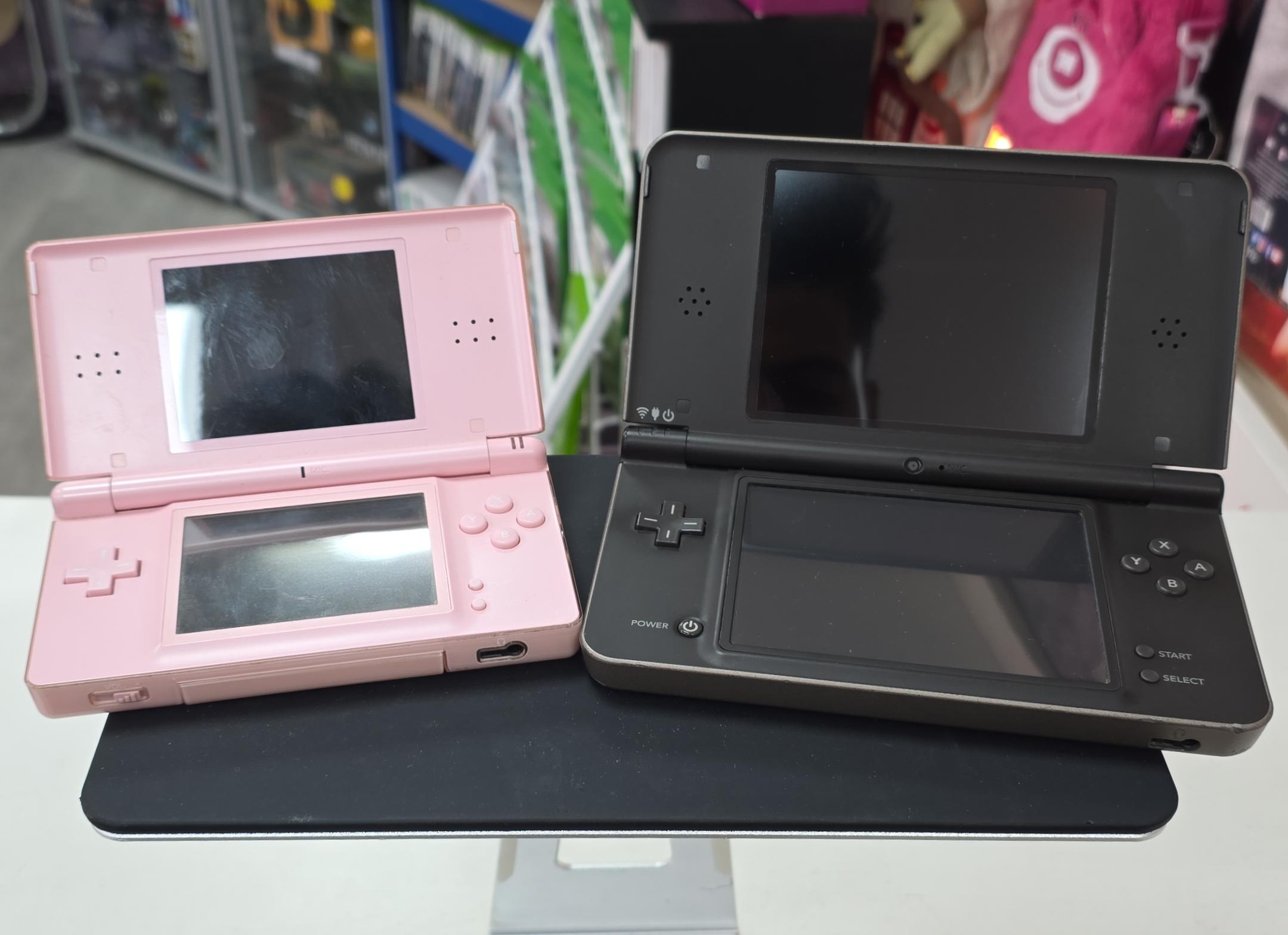 Nintendo DSi XL Console