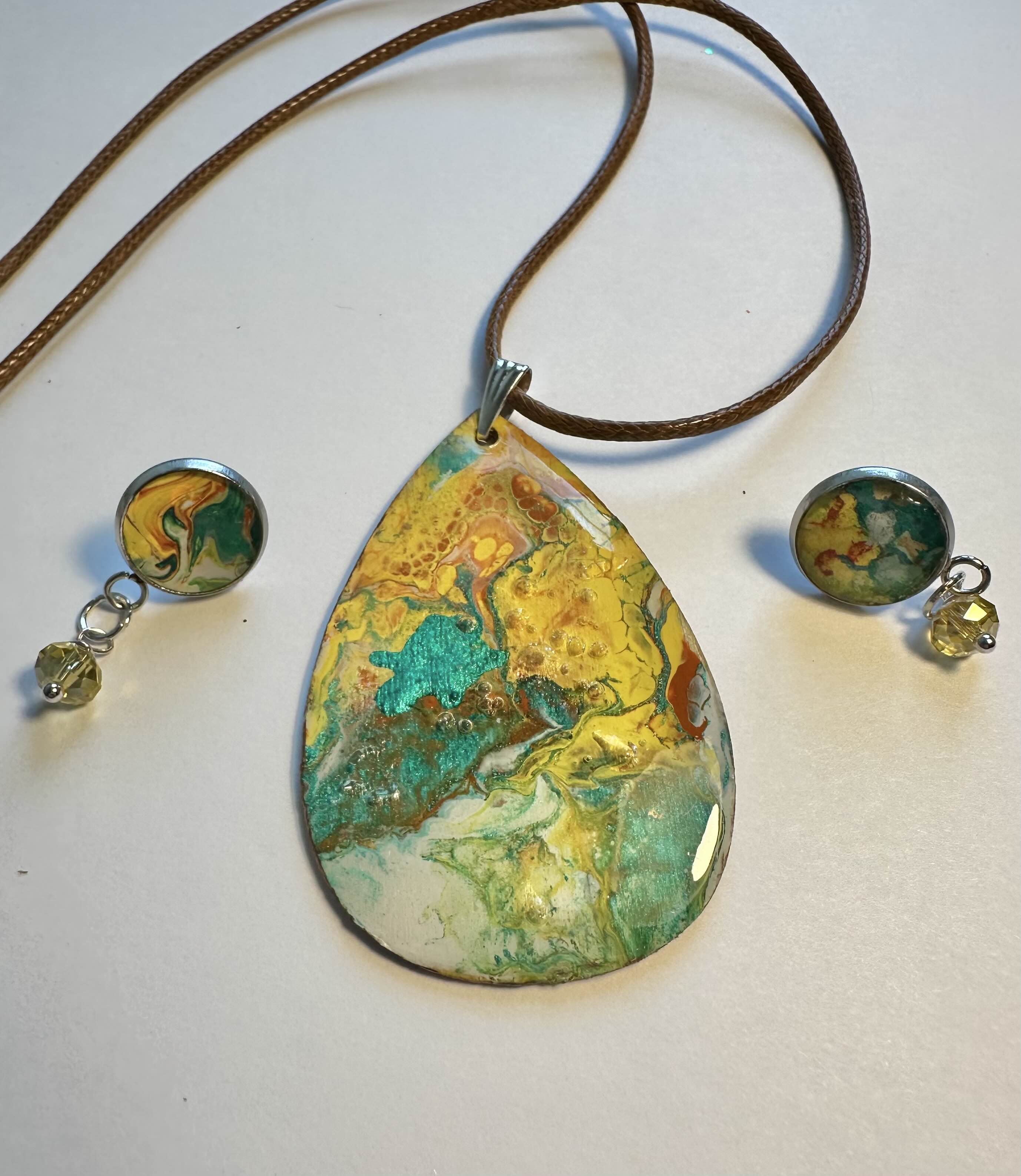 Handcrafted Stone Pendant Necklace Set