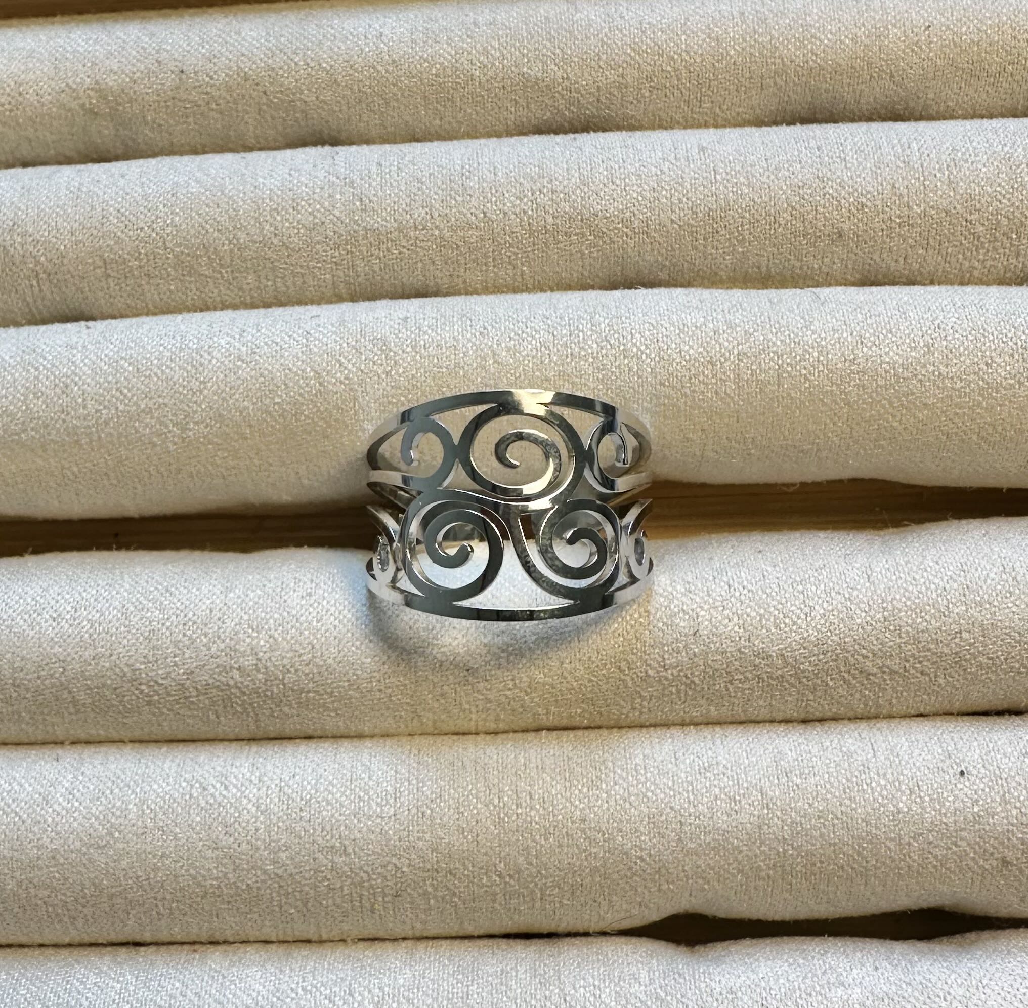  Swirl Pattern Ring