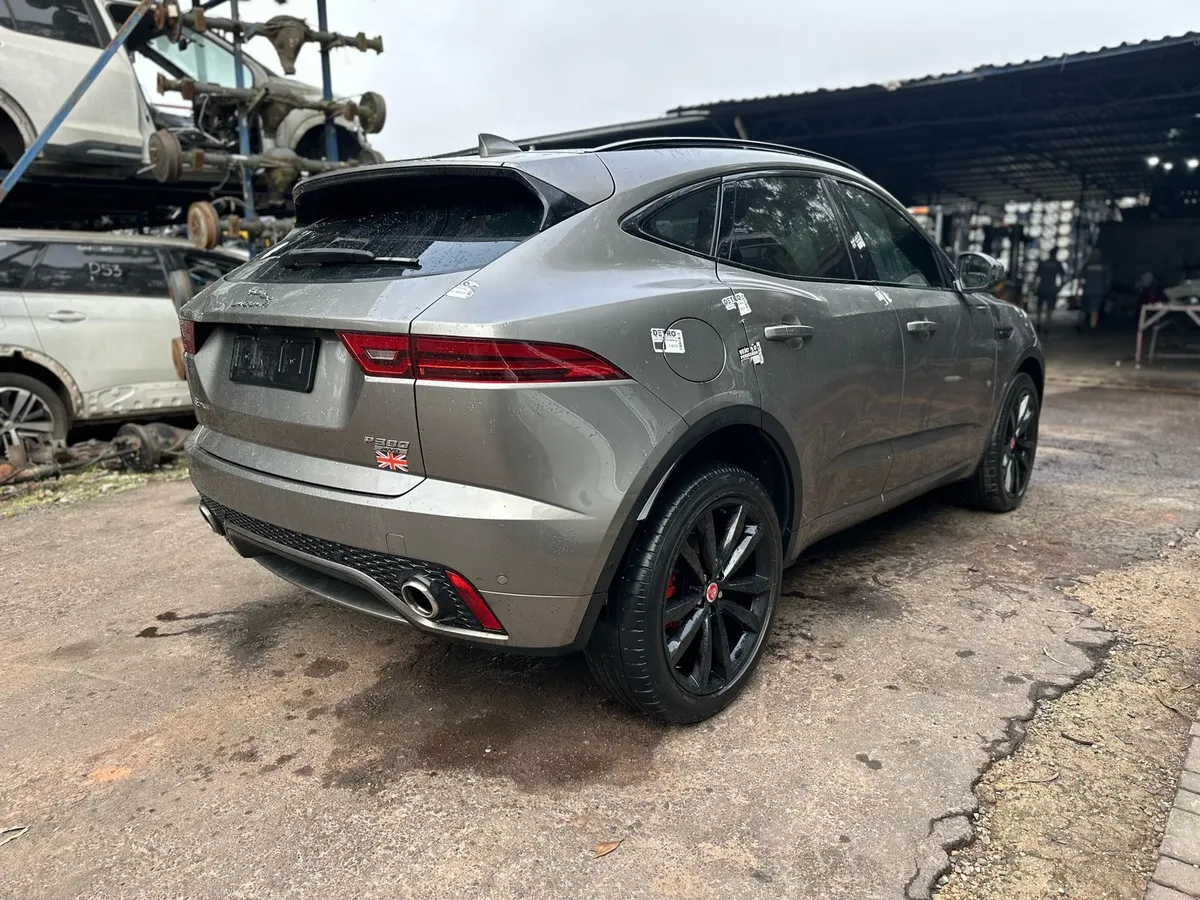 Sucata Jaguar E-pace P300 2018