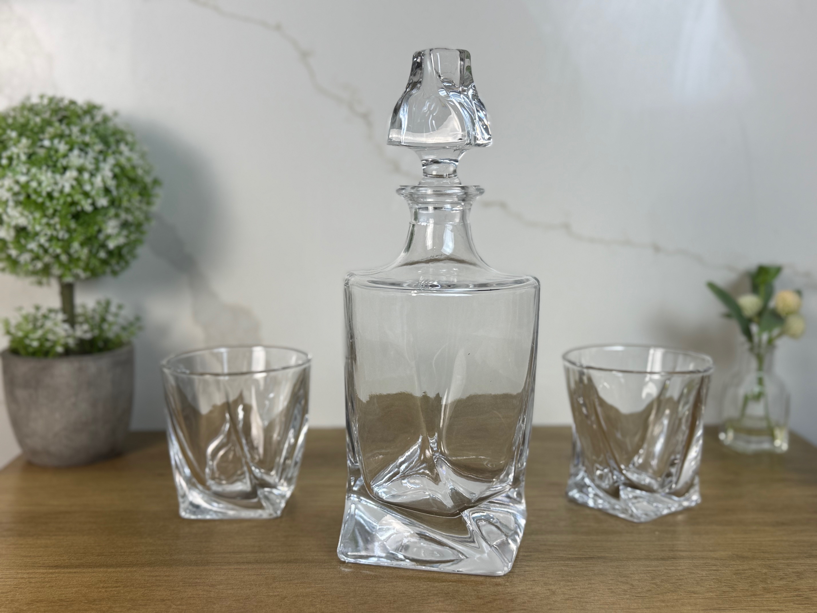 Twisted Elegance Whiskey Decanter Set