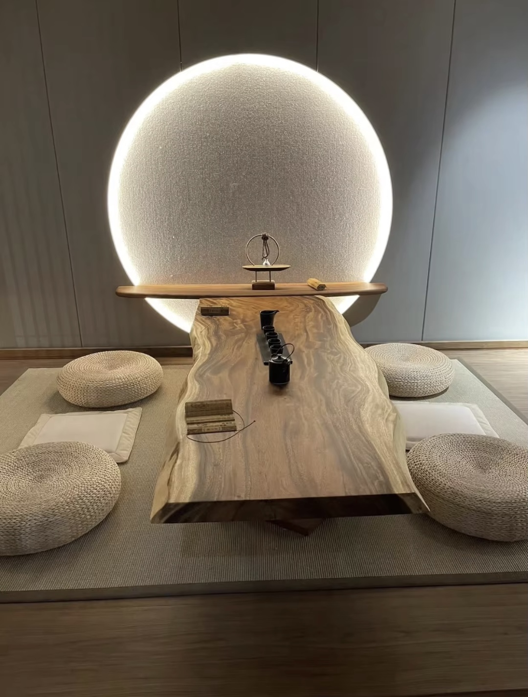 Mesa de té de madera natural