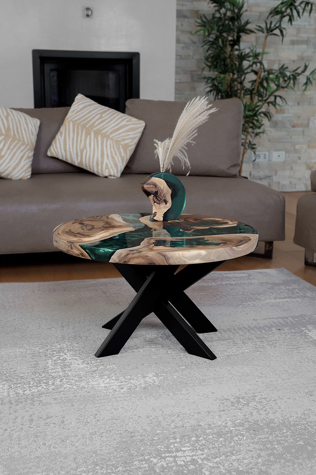 Mesa de centro de resina y madera