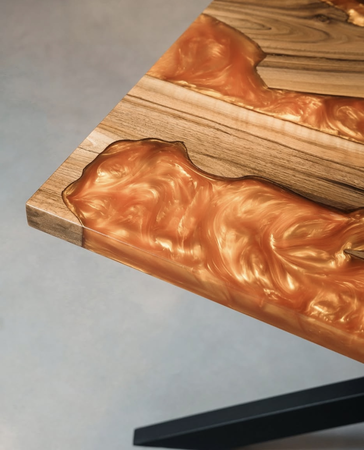 Mesa de comedor de resina y madera