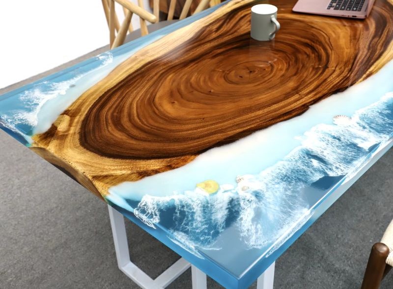 Mesa de resina y madera