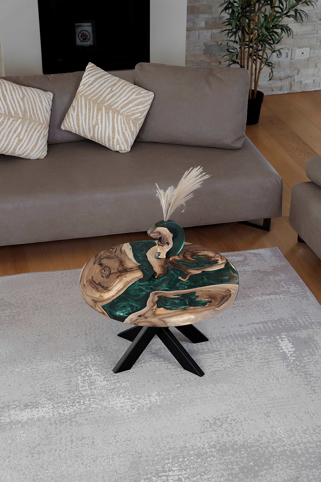 Mesa de centro de resina y madera
