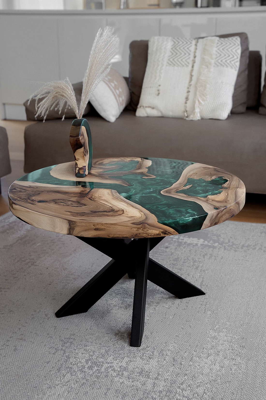 Mesa de centro de resina y madera