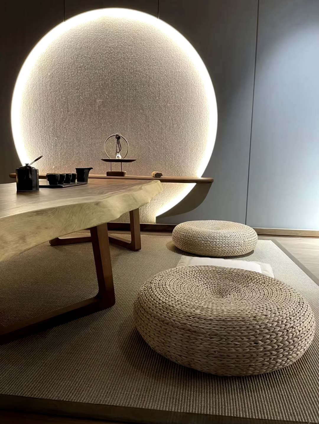 Mesa de té de madera natural
