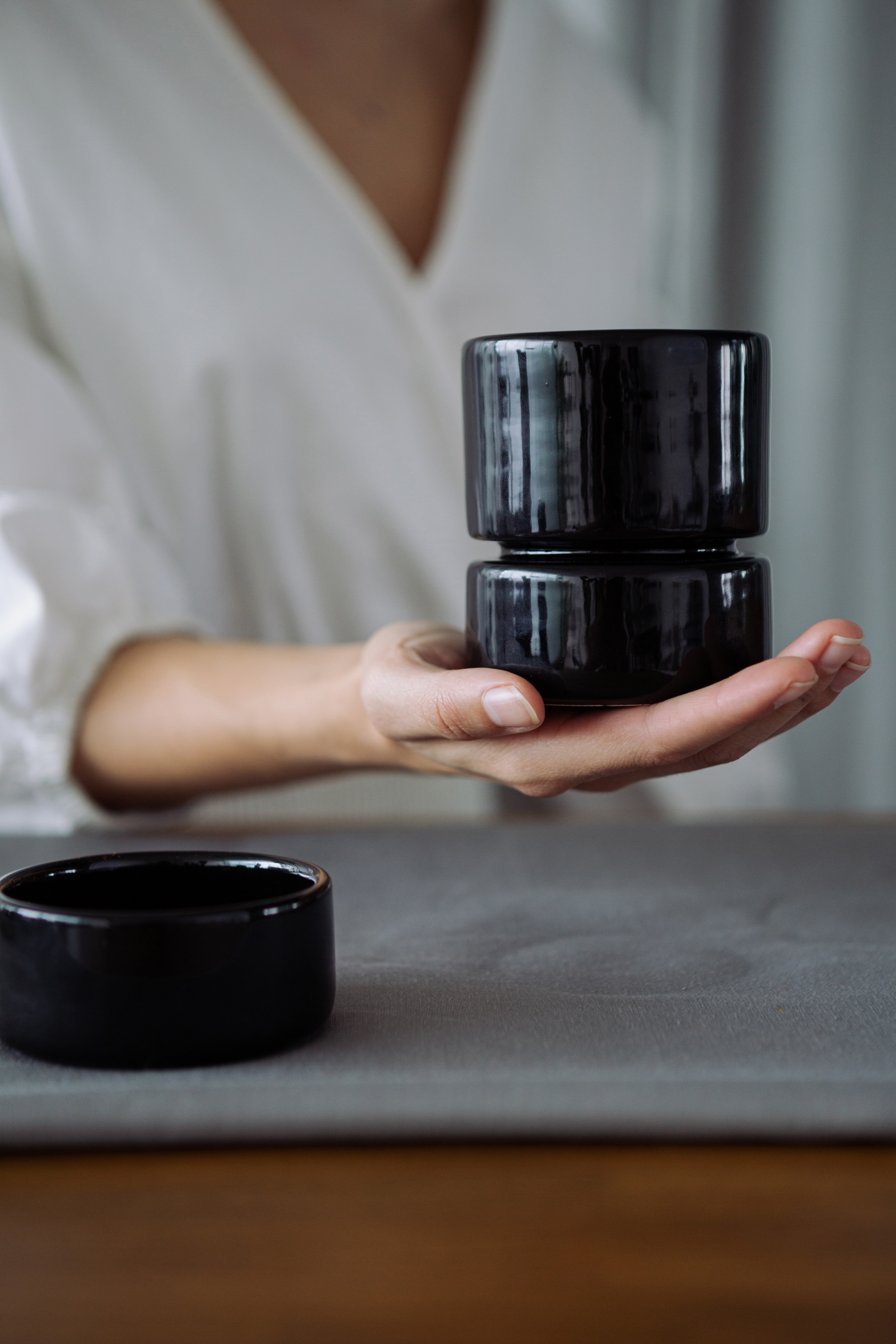 JUODAS SENKA KERAMIKINIS PUODELIS | NR3 STUDIO