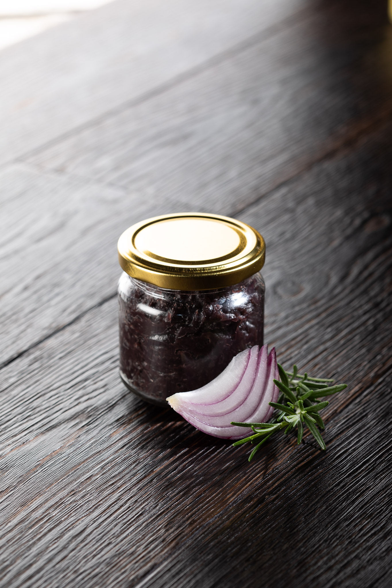 Mėlynių acte karamelizuoti svogūnai