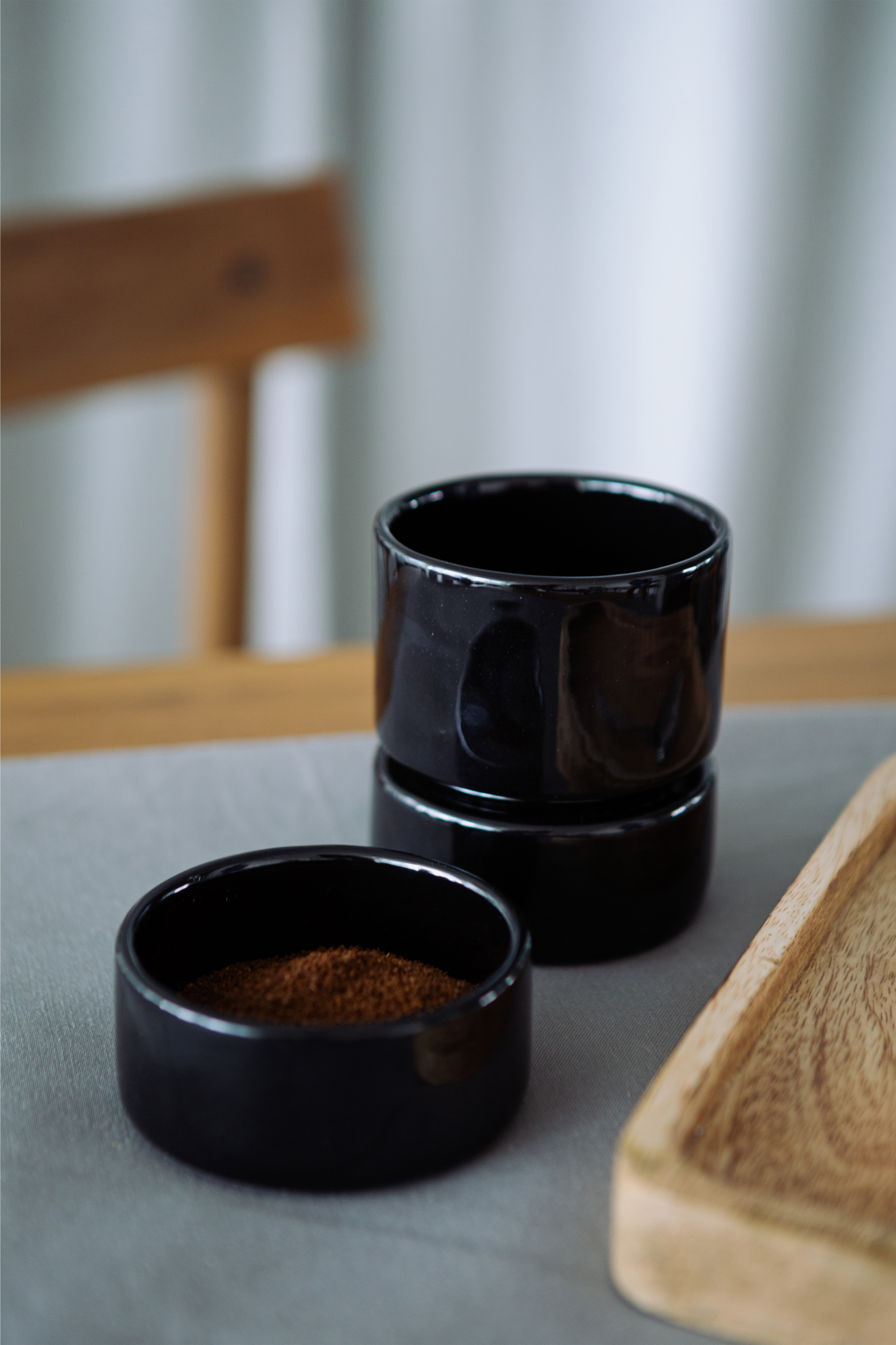 JUODAS SENKA KERAMIKINIS PUODELIS | NR3 STUDIO