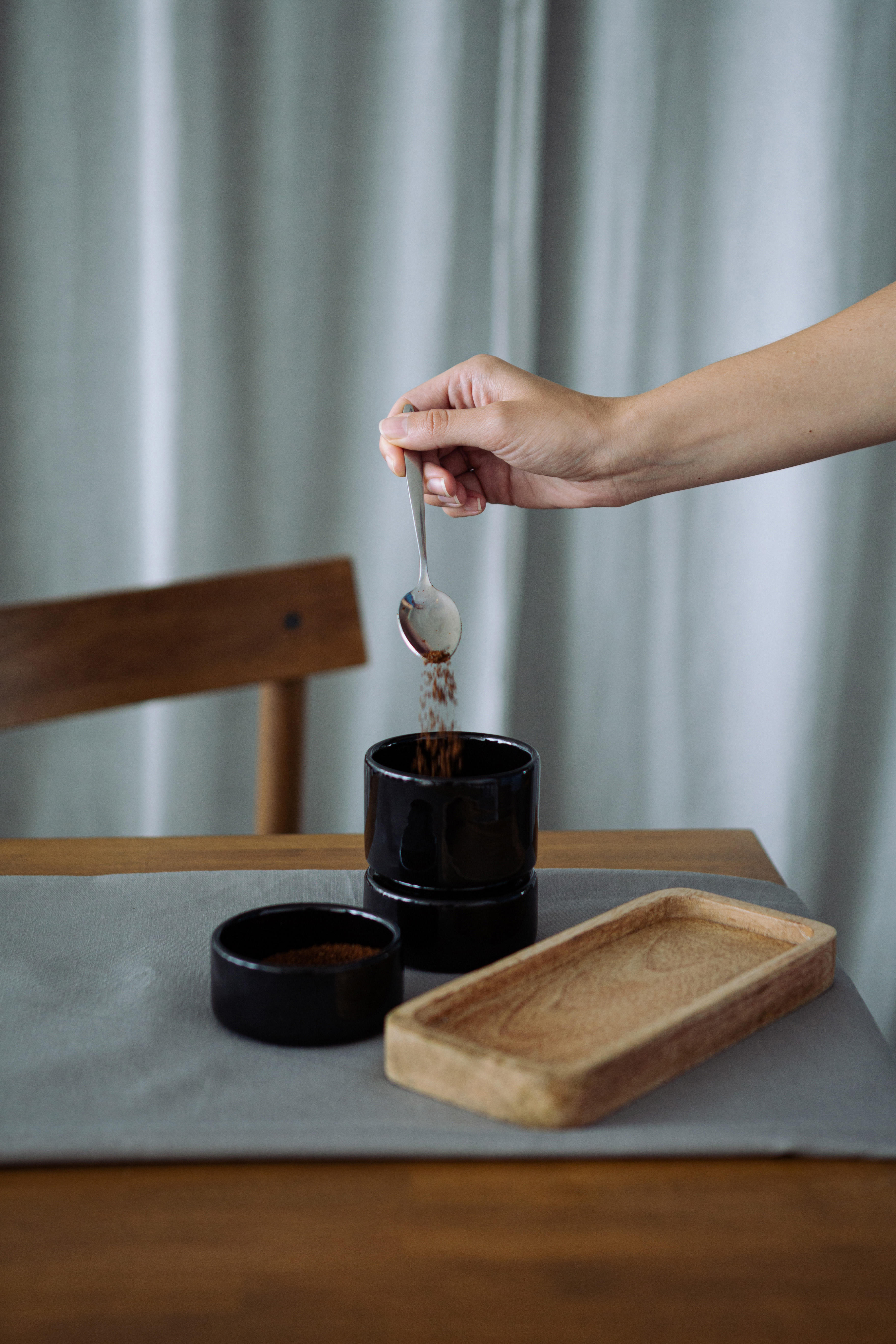 JUODAS SENKA KERAMIKINIS PUODELIS | NR3 STUDIO