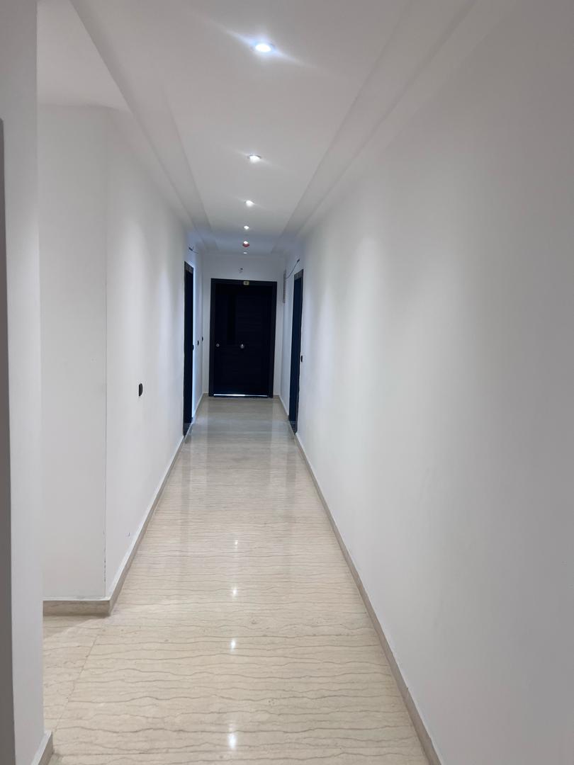 Appartement à vendre 134m carré sur Tanger vue parfait sur rue et espace vert Benimakada