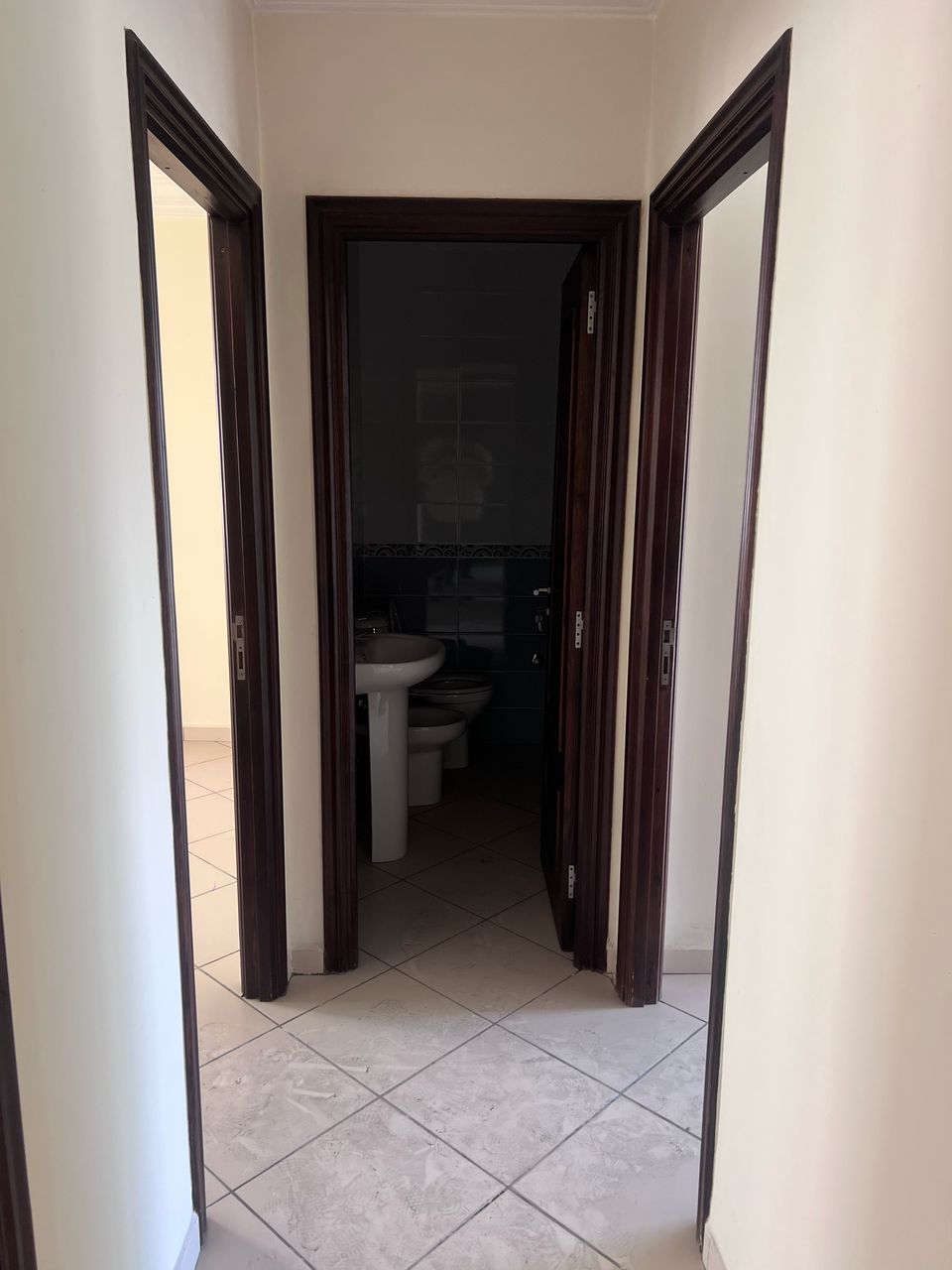 Bureau spacieux en location de Deux chambres 